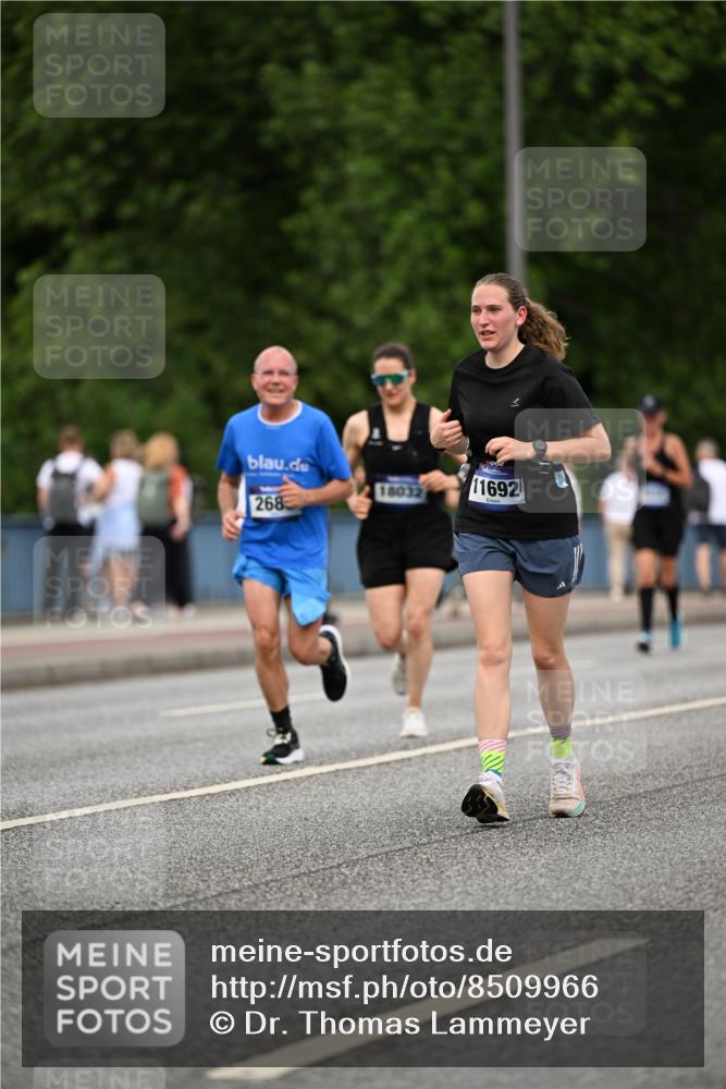 29.06.2025 - hella hamburg halbmarathon Dr. Thomas Lammeyer http://msf.ph/oto/8509966 29.06.2025 10:32:50 Kennedybrücke 2688, 3731, 4161, 4834, 5604, 5718, 6259, 6345, 7169, 8056, 9642, 9653, 9654, 9716, 10434, 10808 meine-sportfotos.de