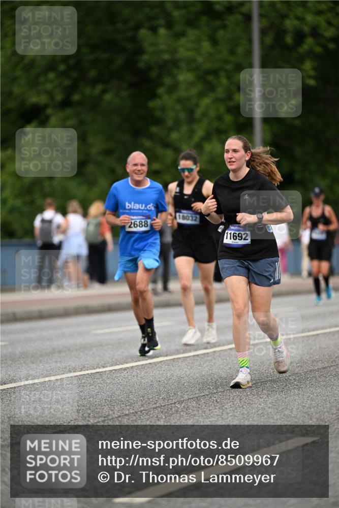29.06.2025 - hella hamburg halbmarathon Dr. Thomas Lammeyer http://msf.ph/oto/8509967 29.06.2025 10:32:50 Kennedybrücke 2688, 3731, 4161, 4834, 5604, 5718, 6259, 6345, 7169, 8056, 9642, 9653, 9654, 9716, 10434, 10808 meine-sportfotos.de
