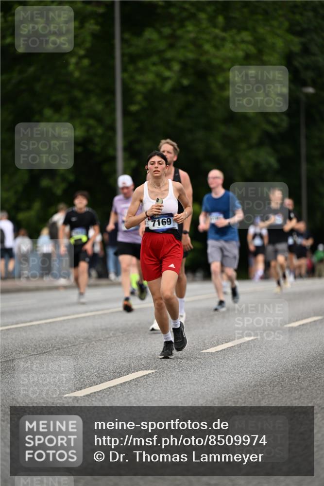 29.06.2025 - hella hamburg halbmarathon Dr. Thomas Lammeyer http://msf.ph/oto/8509974 29.06.2025 10:32:51 Kennedybrücke 2688, 3731, 4161, 4834, 5604, 5718, 6259, 6345, 7169, 8056, 9642, 9653, 9654, 9716, 10434, 10808 meine-sportfotos.de
