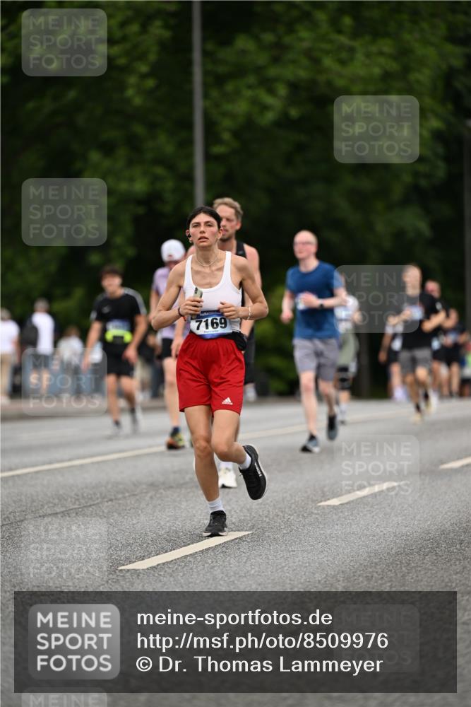 29.06.2025 - hella hamburg halbmarathon Dr. Thomas Lammeyer http://msf.ph/oto/8509976 29.06.2025 10:32:51 Kennedybrücke 2688, 3731, 4161, 4834, 5604, 5718, 6259, 6345, 7169, 8056, 9642, 9653, 9654, 9716, 10434, 10808 meine-sportfotos.de