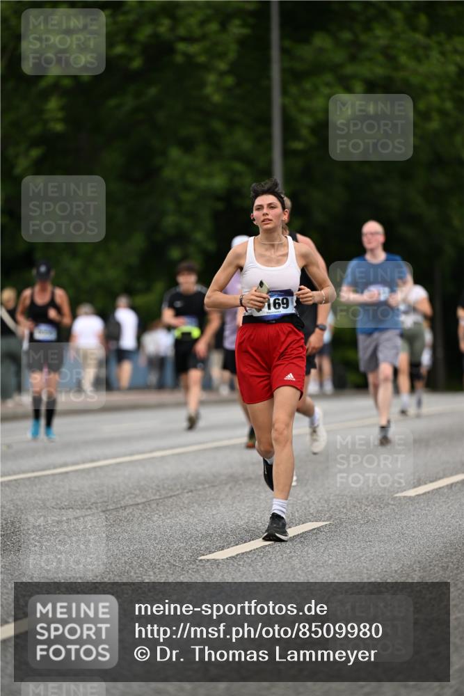 29.06.2025 - hella hamburg halbmarathon Dr. Thomas Lammeyer http://msf.ph/oto/8509980 29.06.2025 10:32:51 Kennedybrücke 2688, 3731, 4161, 4834, 5604, 5718, 6259, 6345, 7169, 8056, 9642, 9653, 9654, 9716, 10434, 10808 meine-sportfotos.de