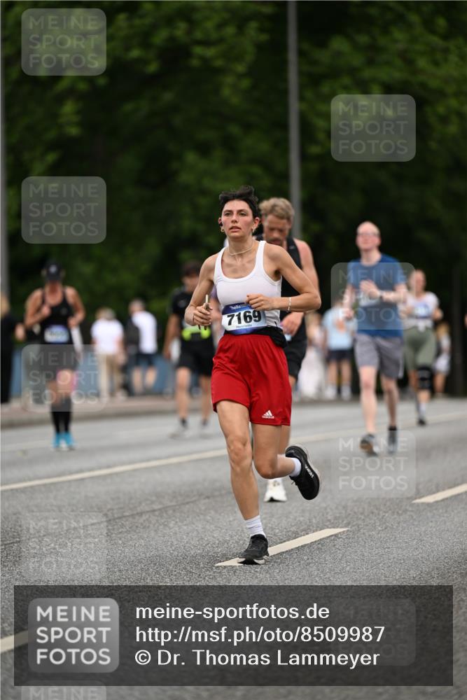 29.06.2025 - hella hamburg halbmarathon Dr. Thomas Lammeyer http://msf.ph/oto/8509987 29.06.2025 10:32:52 Kennedybrücke 2688, 3731, 4161, 4834, 5604, 5718, 6259, 6345, 7169, 8056, 9642, 9653, 9654, 9716, 10434, 10808 meine-sportfotos.de