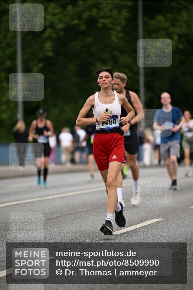 29.06.2025 - hella hamburg halbmarathon Dr. Thomas Lammeyer http://msf.ph/oto/8509990 29.06.2025 10:32:52 Kennedybrücke 2688, 3731, 4161, 4834, 5604, 5718, 6259, 6345, 7169, 8056, 9642, 9653, 9654, 9716, 10434, 10808 meine-sportfotos.de