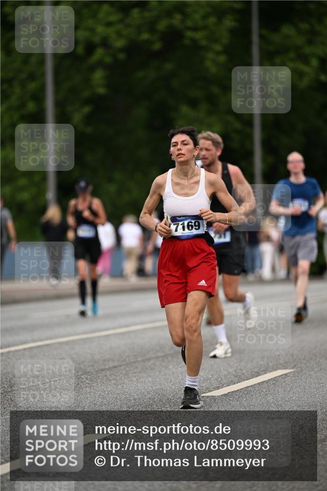 29.06.2025 - hella hamburg halbmarathon Dr. Thomas Lammeyer http://msf.ph/oto/8509993 29.06.2025 10:32:52 Kennedybrücke 2688, 3731, 4161, 4834, 5604, 5718, 6259, 6345, 7169, 8056, 9642, 9653, 9654, 9716, 10434, 10808 meine-sportfotos.de