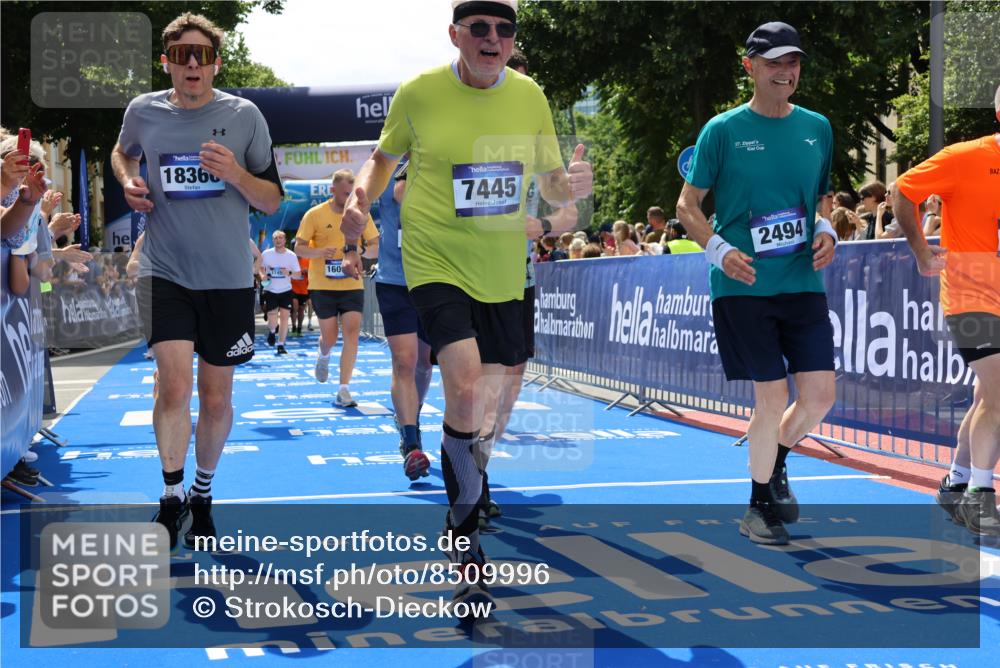 29.06.2025 - hella hamburg halbmarathon Strokosch-Dieckow http://msf.ph/oto/8509996 29.06.2025 11:42:07 Ziel 1596, 1774, 2494, 3679, 4411, 5180, 5186, 7040, 7445, 8007, 8486, 8712, 9379, 9699, 11183, 11331, 11444, 11972, 12883, 13299, 15226, 16021, 16239, 17458, 17687, 17688, 18366, 19037, 19057 meine-sportfotos.de
