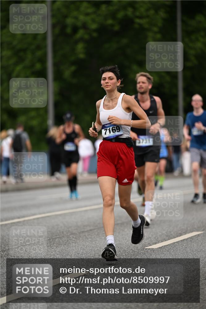29.06.2025 - hella hamburg halbmarathon Dr. Thomas Lammeyer http://msf.ph/oto/8509997 29.06.2025 10:32:53 Kennedybrücke 2688, 3731, 4161, 4834, 5604, 5718, 6259, 6345, 7169, 8056, 9642, 9653, 9654, 9716, 10434, 10808 meine-sportfotos.de