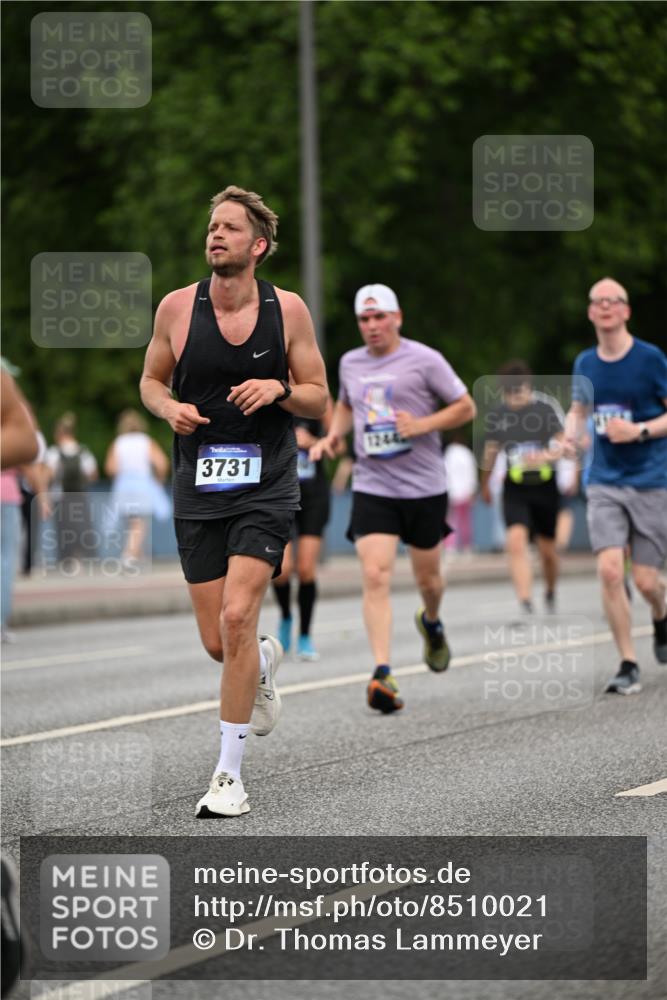 29.06.2025 - hella hamburg halbmarathon Dr. Thomas Lammeyer http://msf.ph/oto/8510021 29.06.2025 10:32:54 Kennedybrücke 2688, 3731, 4161, 4834, 5604, 5718, 6259, 6345, 7169, 8056, 9642, 9653, 9654, 9716, 10434, 10808 meine-sportfotos.de