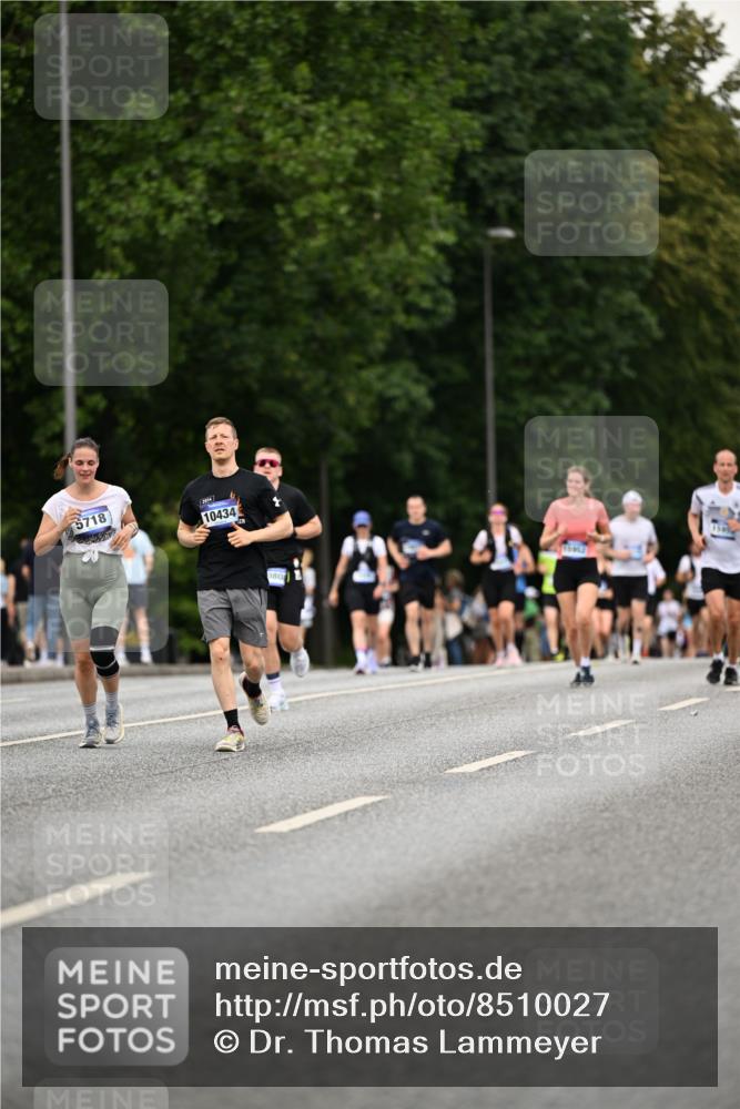 29.06.2025 - hella hamburg halbmarathon Dr. Thomas Lammeyer http://msf.ph/oto/8510027 29.06.2025 10:32:55 Kennedybrücke 2688, 3731, 4161, 5604, 5718, 6259, 6345, 7169, 8056, 9642, 9653, 9654, 9716, 10434, 10808 meine-sportfotos.de