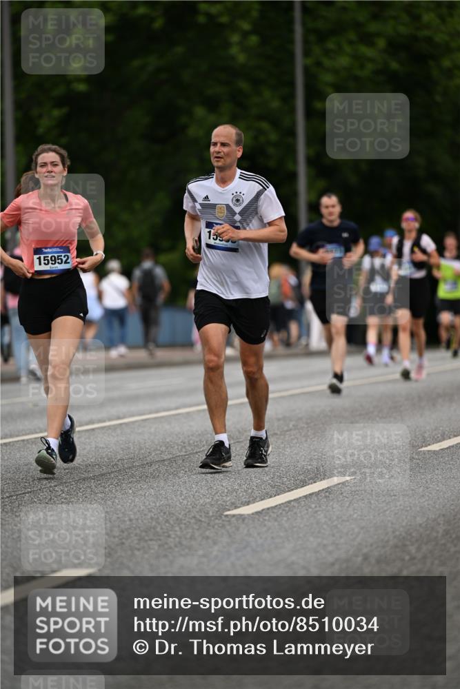 29.06.2025 - hella hamburg halbmarathon Dr. Thomas Lammeyer http://msf.ph/oto/8510034 29.06.2025 10:33:04 Kennedybrücke 2010, 2688, 3179, 3717, 3731, 4161, 4373, 5167, 5718, 5847, 6632, 7169, 8056, 10434, 10808, 11249 meine-sportfotos.de
