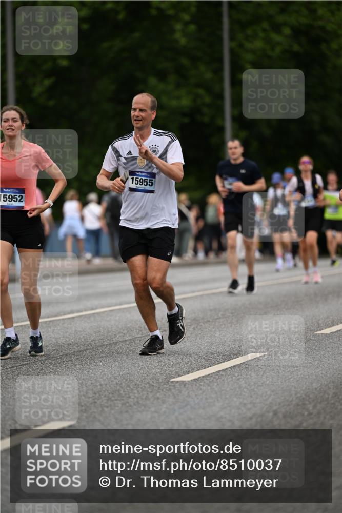 29.06.2025 - hella hamburg halbmarathon Dr. Thomas Lammeyer http://msf.ph/oto/8510037 29.06.2025 10:33:04 Kennedybrücke 2010, 2688, 3179, 3717, 3731, 4161, 4373, 5167, 5718, 5847, 6632, 7169, 8056, 10434, 10808, 11249 meine-sportfotos.de
