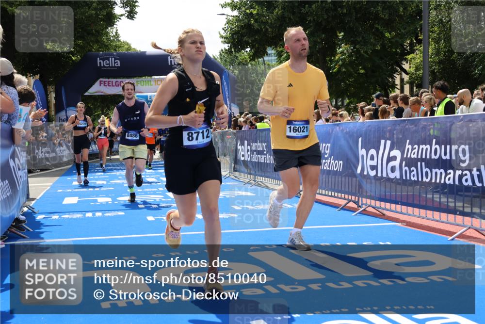 29.06.2025 - hella hamburg halbmarathon Strokosch-Dieckow http://msf.ph/oto/8510040 29.06.2025 11:42:09 Ziel 1774, 2494, 3679, 4411, 5180, 5186, 7445, 8007, 8486, 8712, 9379, 9699, 11059, 11183, 11444, 12883, 13299, 16021, 16239, 17115, 17313, 17458, 17687, 17688, 18366, 19037, 19057 meine-sportfotos.de