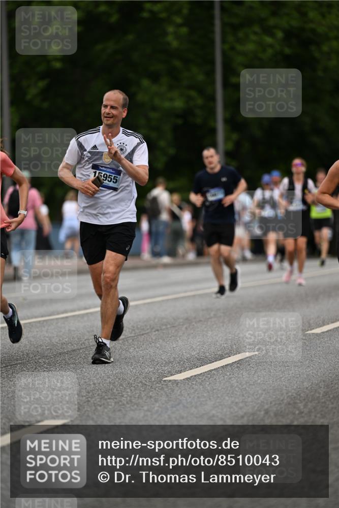 29.06.2025 - hella hamburg halbmarathon Dr. Thomas Lammeyer http://msf.ph/oto/8510043 29.06.2025 10:33:05 Kennedybrücke 2010, 2688, 3179, 3717, 3731, 4161, 4373, 5167, 5718, 5847, 6632, 7169, 8056, 10434, 10808, 11249 meine-sportfotos.de