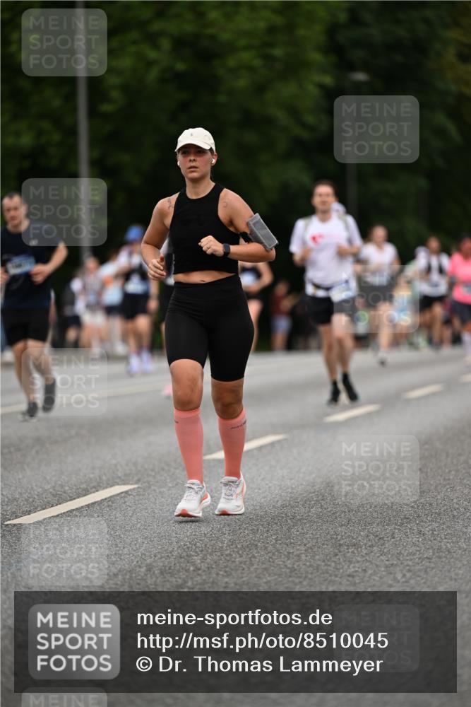 29.06.2025 - hella hamburg halbmarathon Dr. Thomas Lammeyer http://msf.ph/oto/8510045 29.06.2025 10:33:06 Kennedybrücke 2010, 3179, 3445, 3717, 3731, 4161, 4373, 5167, 5718, 5847, 6632, 7169, 8056, 10434, 10808, 11249 meine-sportfotos.de