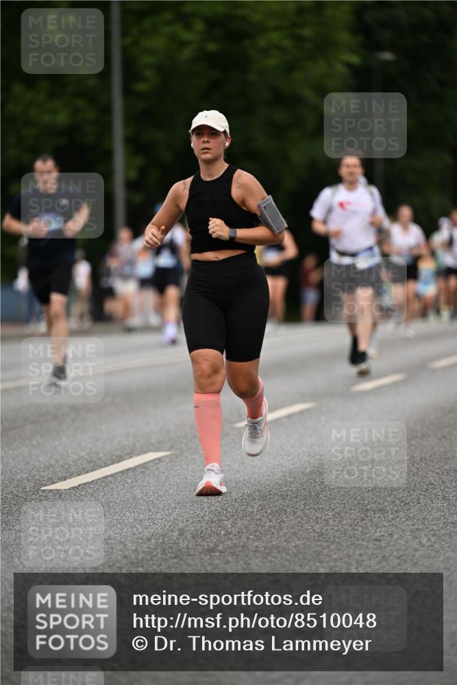 29.06.2025 - hella hamburg halbmarathon Dr. Thomas Lammeyer http://msf.ph/oto/8510048 29.06.2025 10:33:06 Kennedybrücke 2010, 3179, 3445, 3717, 3731, 4161, 4373, 5167, 5718, 5847, 6632, 7169, 8056, 10434, 10808, 11249 meine-sportfotos.de