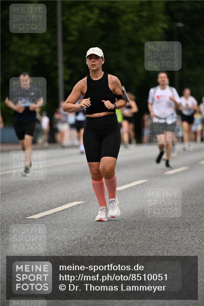 29.06.2025 - hella hamburg halbmarathon Dr. Thomas Lammeyer http://msf.ph/oto/8510051 29.06.2025 10:33:06 Kennedybrücke 2010, 3179, 3445, 3717, 3731, 4161, 4373, 5167, 5718, 5847, 6632, 7169, 8056, 10434, 10808, 11249 meine-sportfotos.de