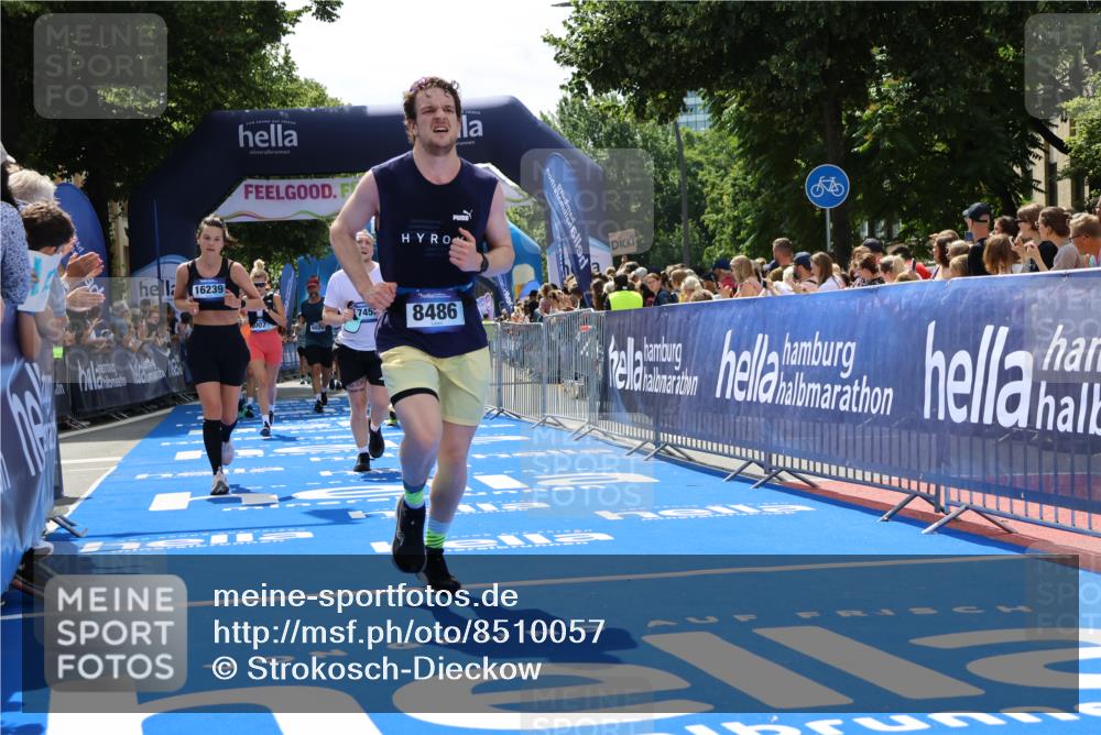 29.06.2025 - hella hamburg halbmarathon Strokosch-Dieckow http://msf.ph/oto/8510057 29.06.2025 11:42:10 Ziel 1774, 2494, 3679, 4411, 4798, 5180, 5186, 7445, 8007, 8486, 8712, 9379, 9699, 11059, 11444, 12883, 13299, 16021, 16239, 17115, 17313, 17458, 17687, 17688, 18366, 19037, 19057 meine-sportfotos.de