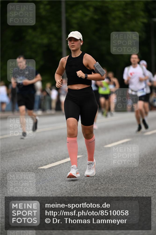 29.06.2025 - hella hamburg halbmarathon Dr. Thomas Lammeyer http://msf.ph/oto/8510058 29.06.2025 10:33:06 Kennedybrücke 2010, 3179, 3445, 3717, 3731, 4161, 4373, 5167, 5718, 5847, 6632, 7169, 8056, 10434, 10808, 11249 meine-sportfotos.de