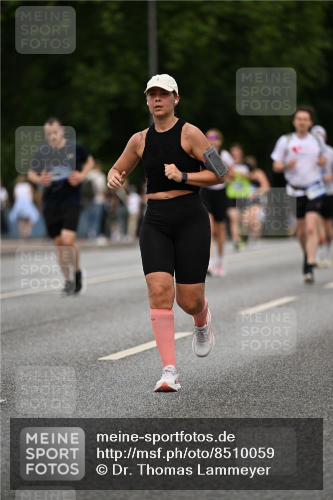 29.06.2025 - hella hamburg halbmarathon Dr. Thomas Lammeyer http://msf.ph/oto/8510059 29.06.2025 10:33:06 Kennedybrücke 2010, 3179, 3445, 3717, 3731, 4161, 4373, 5167, 5718, 5847, 6632, 7169, 8056, 10434, 10808, 11249 meine-sportfotos.de