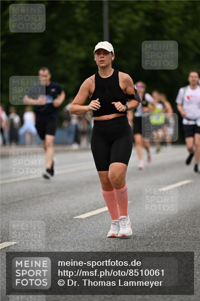 29.06.2025 - hella hamburg halbmarathon Dr. Thomas Lammeyer http://msf.ph/oto/8510061 29.06.2025 10:33:06 Kennedybrücke 2010, 3179, 3445, 3717, 3731, 4161, 4373, 5167, 5718, 5847, 6632, 7169, 8056, 10434, 10808, 11249 meine-sportfotos.de