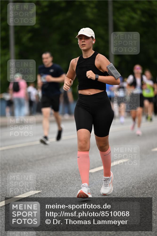 29.06.2025 - hella hamburg halbmarathon Dr. Thomas Lammeyer http://msf.ph/oto/8510068 29.06.2025 10:33:07 Kennedybrücke 2010, 3179, 3445, 3717, 3731, 4161, 4373, 5167, 5718, 5847, 6632, 7169, 8056, 9714, 10198, 10434, 10808, 11249 meine-sportfotos.de