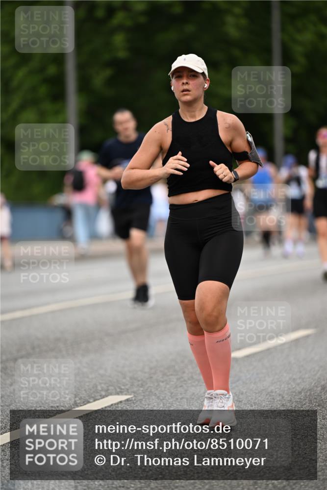 29.06.2025 - hella hamburg halbmarathon Dr. Thomas Lammeyer http://msf.ph/oto/8510071 29.06.2025 10:33:07 Kennedybrücke 2010, 3179, 3445, 3717, 3731, 4161, 4373, 5167, 5718, 5847, 6632, 7169, 8056, 9714, 10198, 10434, 10808, 11249 meine-sportfotos.de