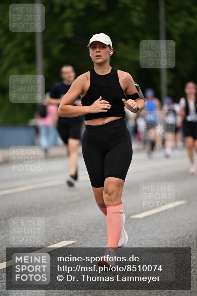 29.06.2025 - hella hamburg halbmarathon Dr. Thomas Lammeyer http://msf.ph/oto/8510074 29.06.2025 10:33:07 Kennedybrücke 2010, 3179, 3445, 3717, 3731, 4161, 4373, 5167, 5718, 5847, 6632, 7169, 8056, 9714, 10198, 10434, 10808, 11249 meine-sportfotos.de