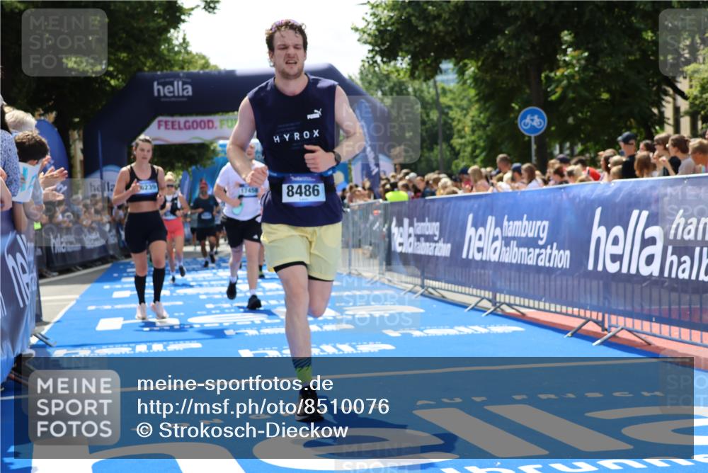 29.06.2025 - hella hamburg halbmarathon Strokosch-Dieckow http://msf.ph/oto/8510076 29.06.2025 11:42:11 Ziel 2494, 3679, 4411, 4798, 5186, 6029, 7445, 8007, 8435, 8486, 8712, 9379, 11059, 12883, 13299, 16021, 16239, 17115, 17313, 17458, 17687, 17688, 18366, 19037, 19057 meine-sportfotos.de