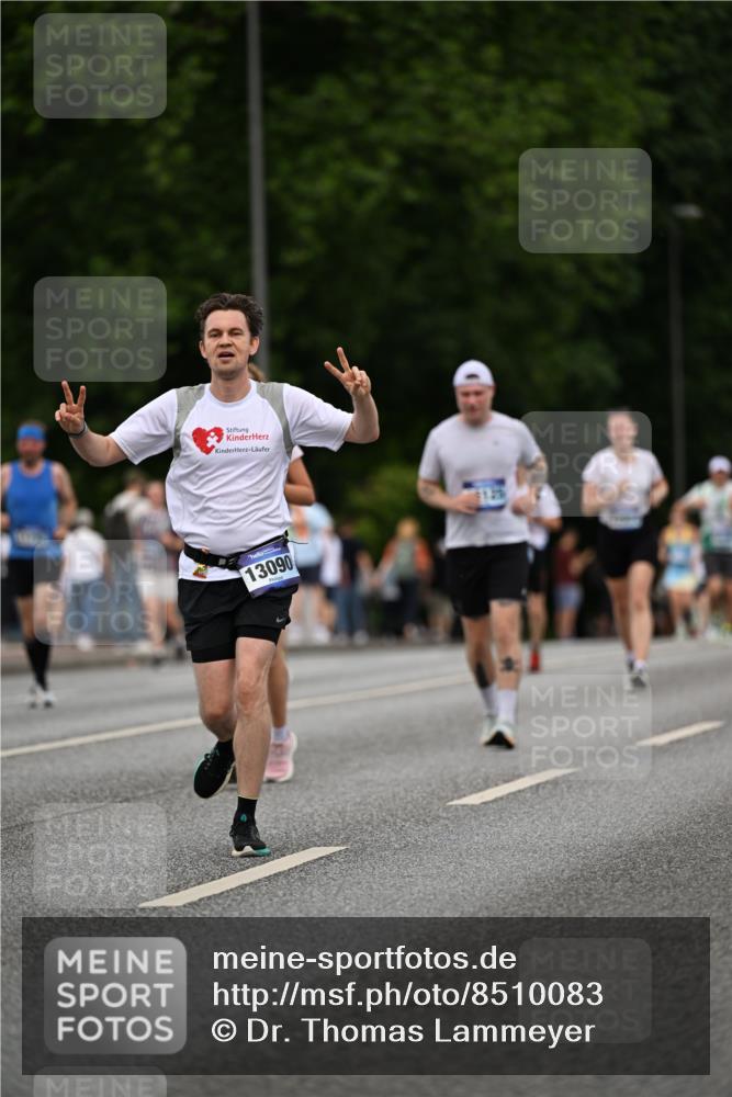 29.06.2025 - hella hamburg halbmarathon Dr. Thomas Lammeyer http://msf.ph/oto/8510083 29.06.2025 10:33:09 Kennedybrücke 1557, 2010, 3179, 3445, 3717, 3731, 4161, 4373, 5167, 5718, 5847, 6632, 8056, 9714, 10198, 10434, 10808, 11249 meine-sportfotos.de