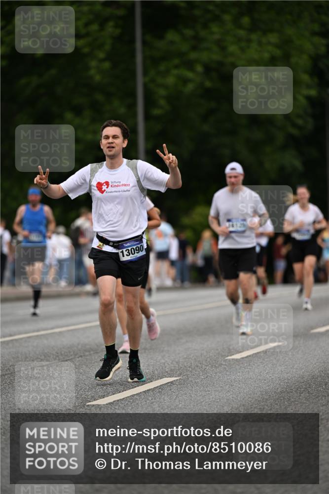 29.06.2025 - hella hamburg halbmarathon Dr. Thomas Lammeyer http://msf.ph/oto/8510086 29.06.2025 10:33:09 Kennedybrücke 1557, 2010, 3179, 3445, 3717, 3731, 4161, 4373, 5167, 5718, 5847, 6632, 8056, 9714, 10198, 10434, 10808, 11249 meine-sportfotos.de