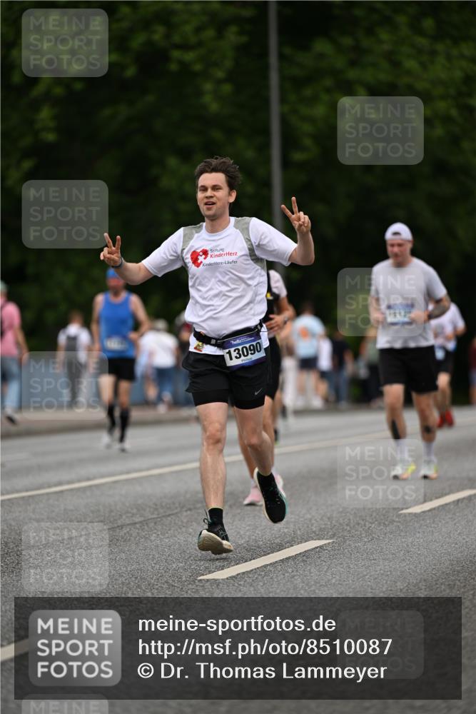 29.06.2025 - hella hamburg halbmarathon Dr. Thomas Lammeyer http://msf.ph/oto/8510087 29.06.2025 10:33:09 Kennedybrücke 1557, 2010, 3179, 3445, 3717, 3731, 4161, 4373, 5167, 5718, 5847, 6632, 8056, 9714, 10198, 10434, 10808, 11249 meine-sportfotos.de