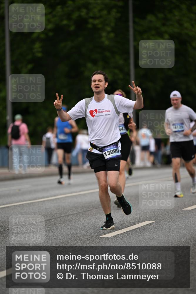 29.06.2025 - hella hamburg halbmarathon Dr. Thomas Lammeyer http://msf.ph/oto/8510088 29.06.2025 10:33:10 Kennedybrücke 1557, 2010, 3179, 3445, 3717, 4161, 4349, 4373, 5167, 5718, 5847, 6632, 8056, 9714, 10198, 10434, 10808, 11249 meine-sportfotos.de