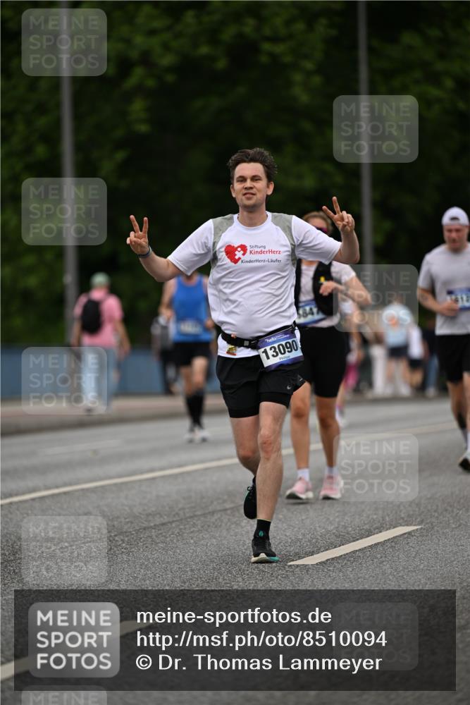 29.06.2025 - hella hamburg halbmarathon Dr. Thomas Lammeyer http://msf.ph/oto/8510094 29.06.2025 10:33:10 Kennedybrücke 1557, 2010, 3179, 3445, 3717, 4161, 4349, 4373, 5167, 5718, 5847, 6632, 8056, 9714, 10198, 10434, 10808, 11249 meine-sportfotos.de