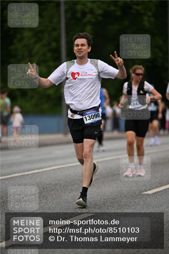 29.06.2025 - hella hamburg halbmarathon Dr. Thomas Lammeyer http://msf.ph/oto/8510103 29.06.2025 10:33:11 Kennedybrücke 1557, 2010, 3179, 3445, 3717, 4161, 4349, 4373, 5167, 5718, 5847, 6632, 8056, 9714, 10198, 10434, 10808, 11249 meine-sportfotos.de