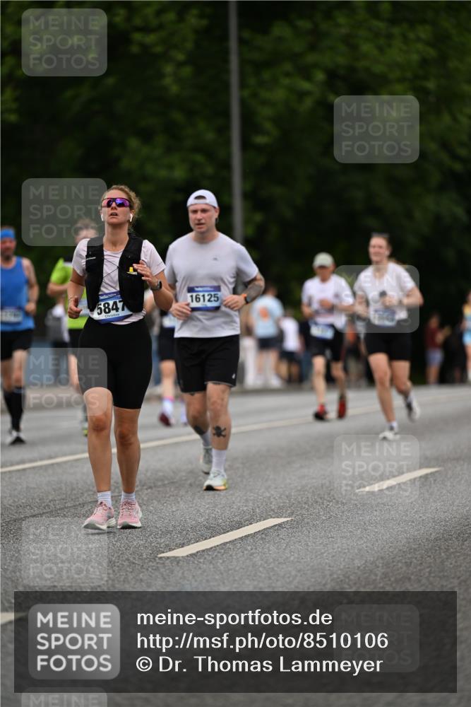 29.06.2025 - hella hamburg halbmarathon Dr. Thomas Lammeyer http://msf.ph/oto/8510106 29.06.2025 10:33:11 Kennedybrücke 1557, 2010, 3179, 3445, 3717, 4161, 4349, 4373, 5167, 5718, 5847, 6632, 8056, 9714, 10198, 10434, 10808, 11249 meine-sportfotos.de
