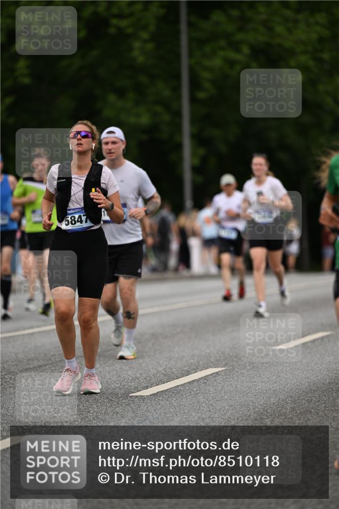 29.06.2025 - hella hamburg halbmarathon Dr. Thomas Lammeyer http://msf.ph/oto/8510118 29.06.2025 10:33:12 Kennedybrücke 1557, 2010, 3179, 3445, 3717, 4161, 4349, 4373, 5167, 5718, 5847, 6632, 8056, 9714, 10198, 10434, 10808, 11249 meine-sportfotos.de
