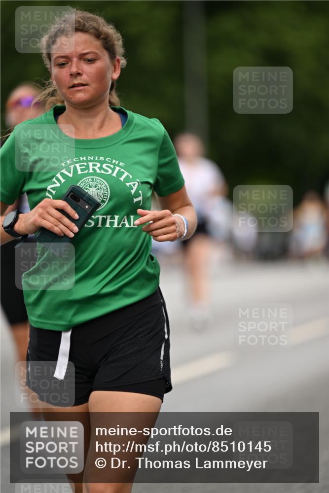 29.06.2025 - hella hamburg halbmarathon Dr. Thomas Lammeyer http://msf.ph/oto/8510145 29.06.2025 10:33:14 Kennedybrücke 1557, 2010, 3179, 3445, 3717, 4349, 4373, 5167, 5718, 5847, 6285, 6632, 7832, 8056, 9714, 10198, 10434, 10808, 11249 meine-sportfotos.de
