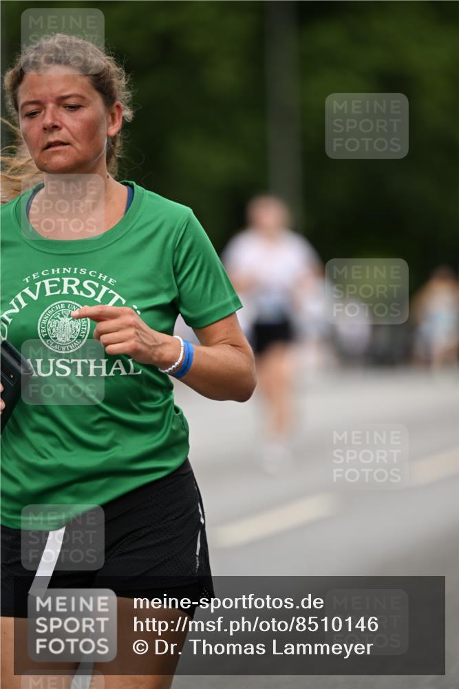 29.06.2025 - hella hamburg halbmarathon Dr. Thomas Lammeyer http://msf.ph/oto/8510146 29.06.2025 10:33:14 Kennedybrücke 1557, 2010, 3179, 3445, 3717, 4349, 4373, 5167, 5718, 5847, 6285, 6632, 7832, 8056, 9714, 10198, 10434, 10808, 11249 meine-sportfotos.de
