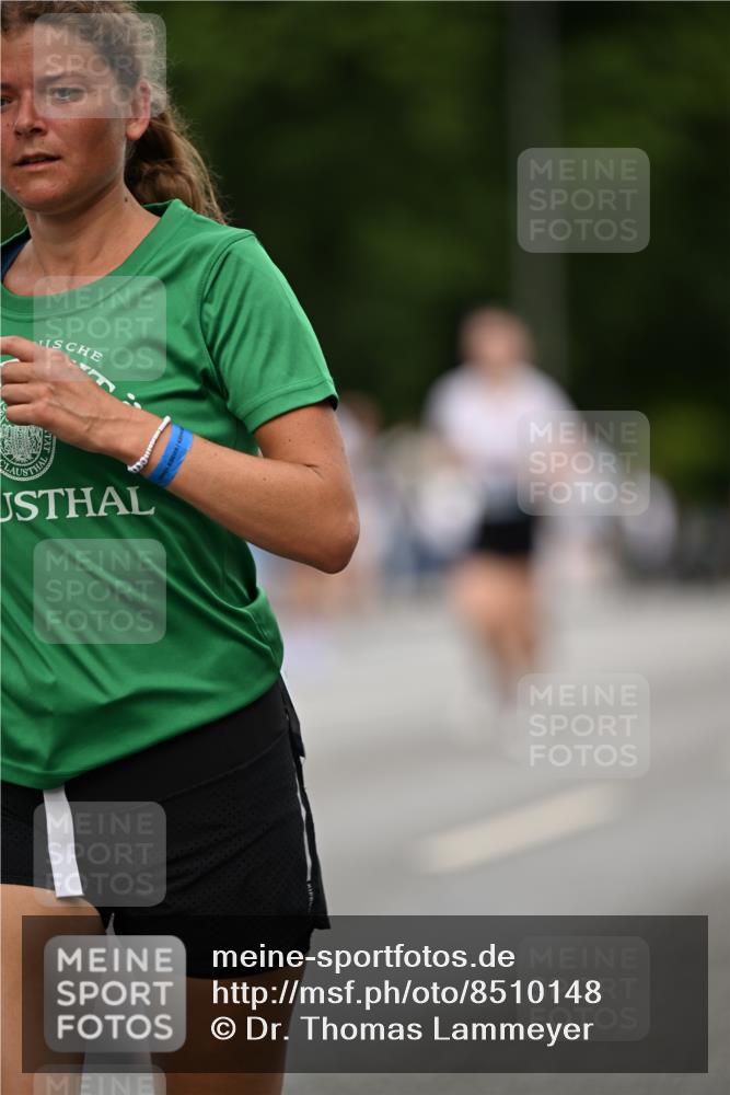 29.06.2025 - hella hamburg halbmarathon Dr. Thomas Lammeyer http://msf.ph/oto/8510148 29.06.2025 10:33:14 Kennedybrücke 1557, 2010, 3179, 3445, 3717, 4349, 4373, 5167, 5718, 5847, 6285, 6632, 7832, 8056, 9714, 10198, 10434, 10808, 11249 meine-sportfotos.de