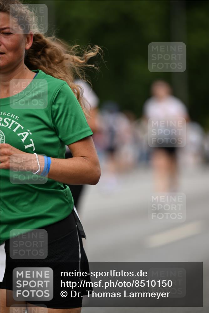 29.06.2025 - hella hamburg halbmarathon Dr. Thomas Lammeyer http://msf.ph/oto/8510150 29.06.2025 10:33:14 Kennedybrücke 1557, 2010, 3179, 3445, 3717, 4349, 4373, 5167, 5718, 5847, 6285, 6632, 7832, 8056, 9714, 10198, 10434, 10808, 11249 meine-sportfotos.de