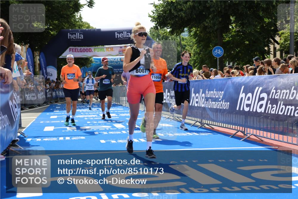 29.06.2025 - hella hamburg halbmarathon Strokosch-Dieckow http://msf.ph/oto/8510173 29.06.2025 11:42:14 Ziel 2067, 2494, 4411, 4798, 6029, 6229, 7445, 8007, 8435, 8486, 8712, 9379, 11059, 13299, 14202, 16021, 16239, 17115, 17313, 17458, 18366, 18506 meine-sportfotos.de