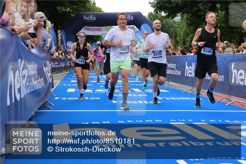 29.06.2025 - hella hamburg halbmarathon Strokosch-Dieckow http://msf.ph/oto/8510181 29.06.2025 11:16:51 Ziel 1332, 1548, 1982, 1993, 2860, 4828, 5002, 5909, 6086, 6477, 8239, 8357, 8645, 9349, 9709, 10819, 12289, 12557, 13611, 16045, 16861, 18150 meine-sportfotos.de