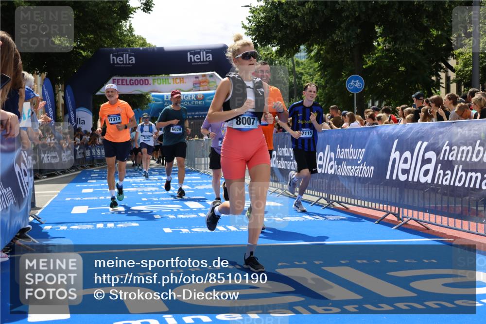 29.06.2025 - hella hamburg halbmarathon Strokosch-Dieckow http://msf.ph/oto/8510190 29.06.2025 11:42:15 Ziel 2067, 2494, 4798, 6029, 6229, 7445, 8007, 8435, 8486, 8712, 9379, 10205, 11059, 13299, 14202, 16021, 16239, 17115, 17313, 17458, 18506 meine-sportfotos.de