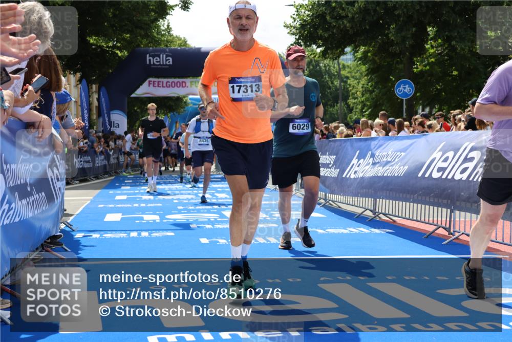 29.06.2025 - hella hamburg halbmarathon Strokosch-Dieckow http://msf.ph/oto/8510276 29.06.2025 11:42:17 Ziel 1108, 2067, 4798, 5975, 6029, 6184, 6229, 8007, 8435, 10205, 11059, 14202, 16021, 16239, 17115, 17313, 17458, 18233, 18506 meine-sportfotos.de