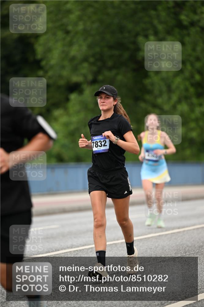 29.06.2025 - hella hamburg halbmarathon Dr. Thomas Lammeyer http://msf.ph/oto/8510282 29.06.2025 10:33:29 Kennedybrücke 1518, 1557, 1694, 2010, 2699, 3179, 3311, 3445, 3717, 4349, 4362, 4373, 4395, 4700, 5167, 5249, 5250, 6285, 6632, 7832, 8560, 9714, 10068, 10198, 11249, 11269, 11376 meine-sportfotos.de