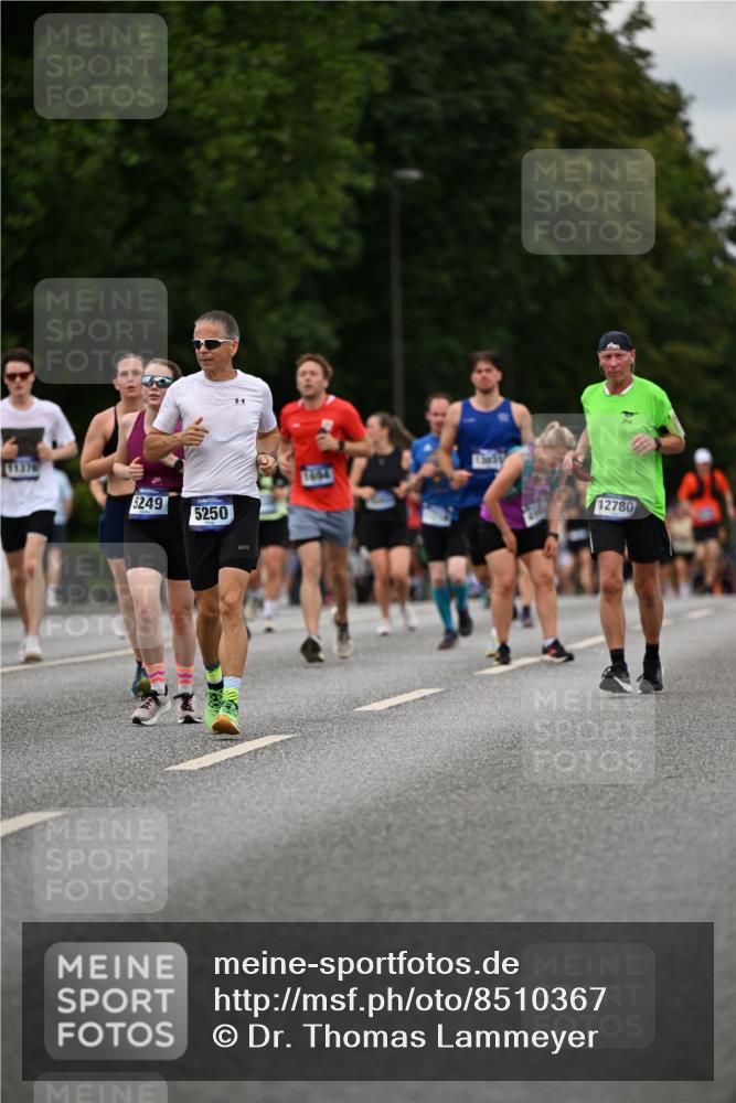 29.06.2025 - hella hamburg halbmarathon Dr. Thomas Lammeyer http://msf.ph/oto/8510367 29.06.2025 10:33:36 Kennedybrücke 1518, 1557, 1694, 1869, 2699, 3311, 3445, 4349, 4362, 4395, 4700, 5063, 5249, 5250, 6285, 7832, 8388, 8560, 9714, 10068, 10198, 11269, 11376 meine-sportfotos.de