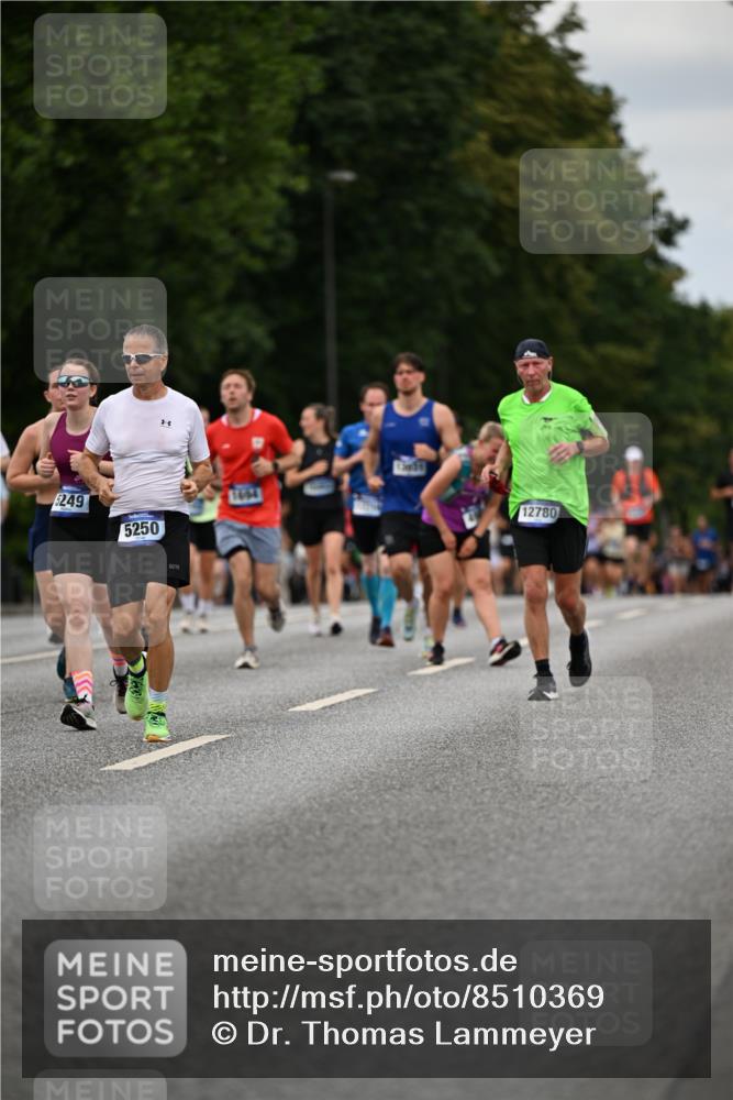 29.06.2025 - hella hamburg halbmarathon Dr. Thomas Lammeyer http://msf.ph/oto/8510369 29.06.2025 10:33:36 Kennedybrücke 1518, 1557, 1694, 1869, 2699, 3311, 3445, 4349, 4362, 4395, 4700, 5063, 5249, 5250, 6285, 7832, 8388, 8560, 9714, 10068, 10198, 11269, 11376 meine-sportfotos.de