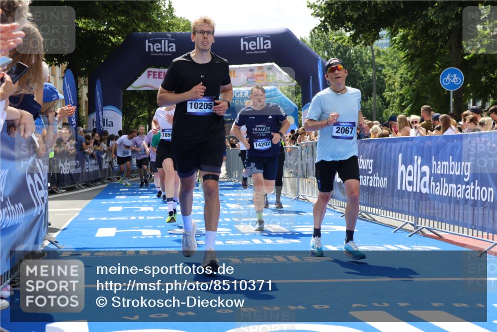 29.06.2025 - hella hamburg halbmarathon Strokosch-Dieckow http://msf.ph/oto/8510371 29.06.2025 11:42:20 Ziel 1108, 2067, 4798, 5975, 6029, 6184, 6229, 8007, 8435, 10205, 11059, 13899, 14202, 17115, 17313, 17458, 18233, 18506 meine-sportfotos.de
