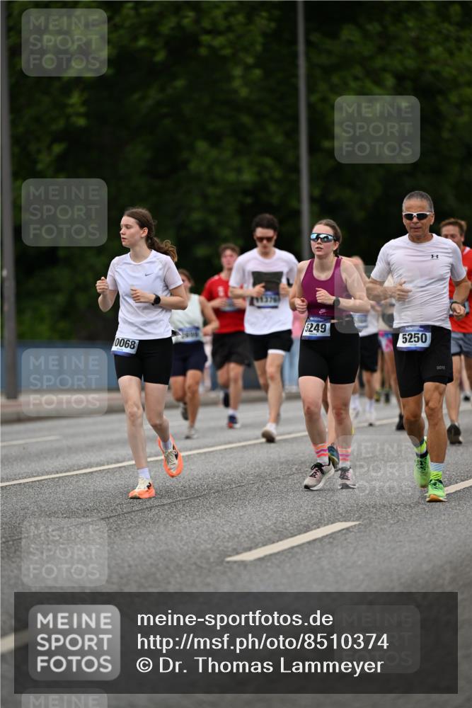 29.06.2025 - hella hamburg halbmarathon Dr. Thomas Lammeyer http://msf.ph/oto/8510374 29.06.2025 10:33:37 Kennedybrücke 1518, 1557, 1694, 1869, 2699, 3311, 4349, 4362, 4395, 4700, 4982, 5063, 5249, 5250, 5322, 6285, 7832, 8388, 8560, 9714, 10068, 10198, 11269, 11376 meine-sportfotos.de