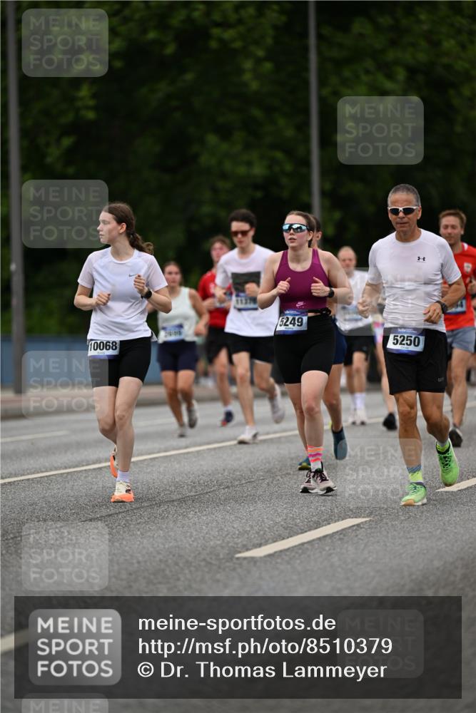 29.06.2025 - hella hamburg halbmarathon Dr. Thomas Lammeyer http://msf.ph/oto/8510379 29.06.2025 10:33:38 Kennedybrücke 1518, 1557, 1694, 1869, 2699, 3311, 4349, 4362, 4395, 4700, 4982, 5063, 5249, 5250, 5322, 6285, 7832, 8388, 8560, 10068, 10162, 11269, 11376 meine-sportfotos.de