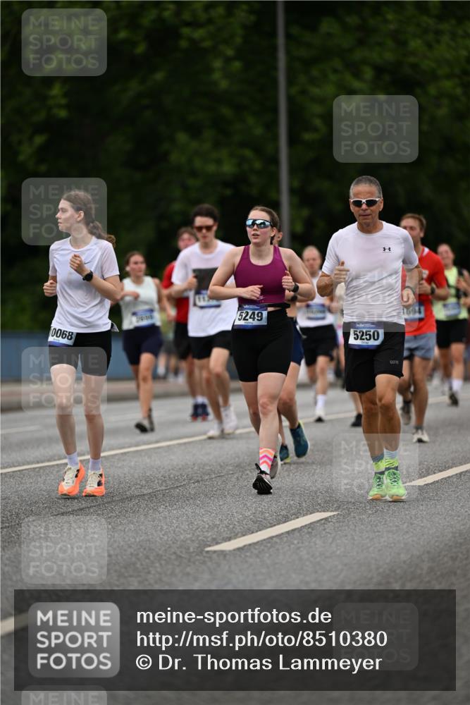 29.06.2025 - hella hamburg halbmarathon Dr. Thomas Lammeyer http://msf.ph/oto/8510380 29.06.2025 10:33:38 Kennedybrücke 1518, 1557, 1694, 1869, 2699, 3311, 4349, 4362, 4395, 4700, 4982, 5063, 5249, 5250, 5322, 6285, 7832, 8388, 8560, 10068, 10162, 11269, 11376 meine-sportfotos.de